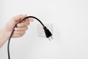 ¿Qué electrodomésticos puedes desenchufar para reducir el consumo de luz?