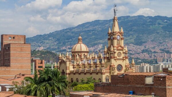 Medellín, una eterna primavera de vanguardia