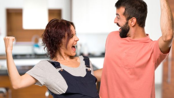 pareja feliz consejos para arrendar